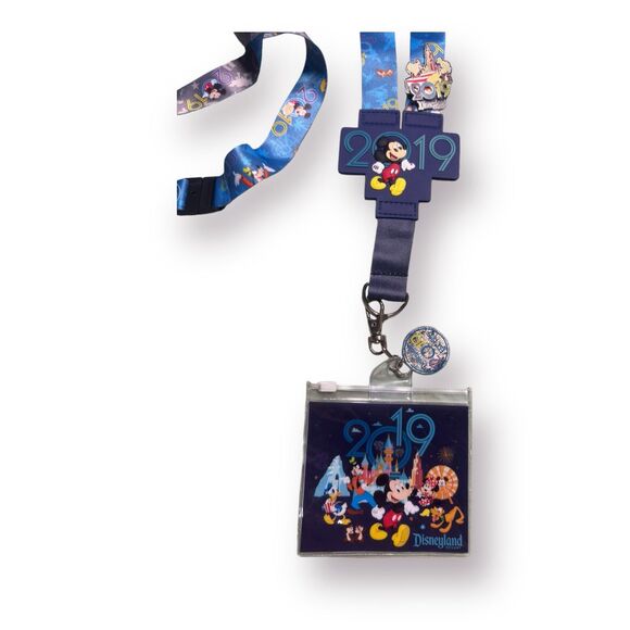 Disney Parks 2019 Mickey Mouse Friends Gray/Blue Reversible Pin Lanyard w/ Pins! - Picture 9 of 9